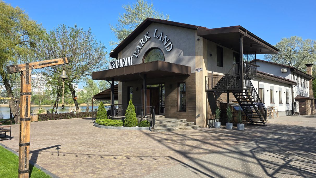 Park Land Restaurant in Kyiv with a panoramic view of the lake for banquets and events, event organization by Прищепкін Event-Team.