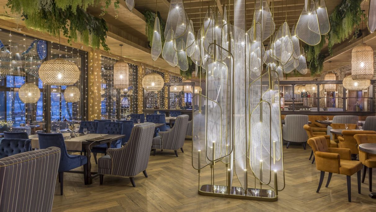 The cozy banquet hall of Park Land restaurant, perfect for weddings and corporate events, event organization Kyiv.