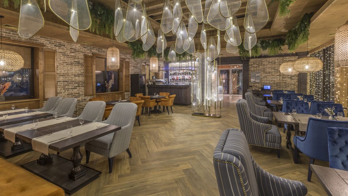 The cozy banquet hall of Park Land restaurant, perfect for weddings and corporate events, event organization Kyiv.