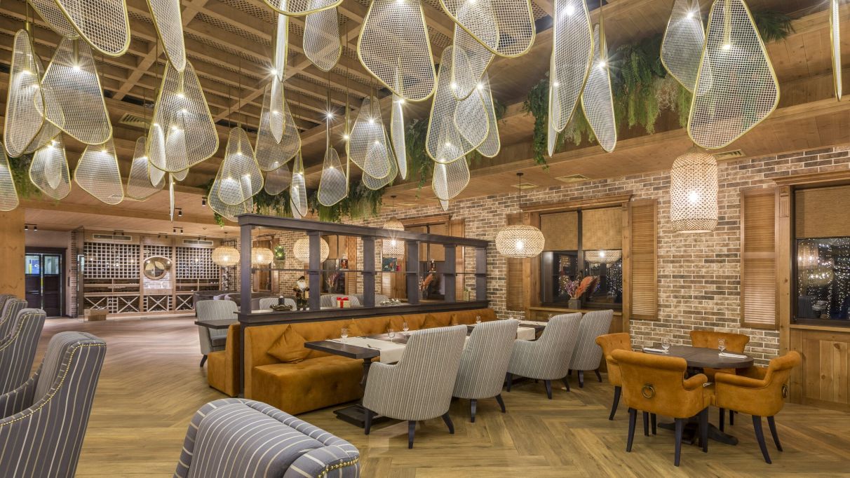 The cozy banquet hall of Park Land restaurant, perfect for weddings and corporate events, event organization Kyiv.