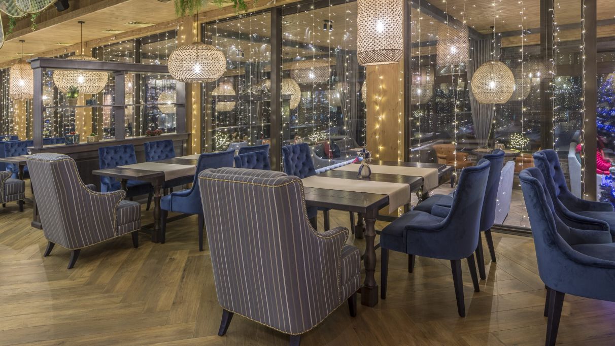 Park Land restaurant in Kyiv with a panoramic view of the lake for banquets and events, event organization by Прищепкін Event-Team.