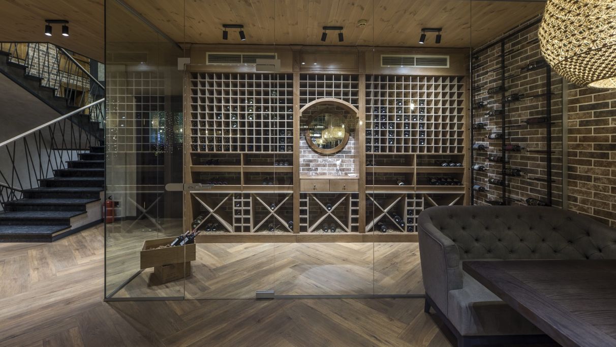 The modern interior of Park Land restaurant, the perfect location for organizing celebrations, event organization Kyiv.