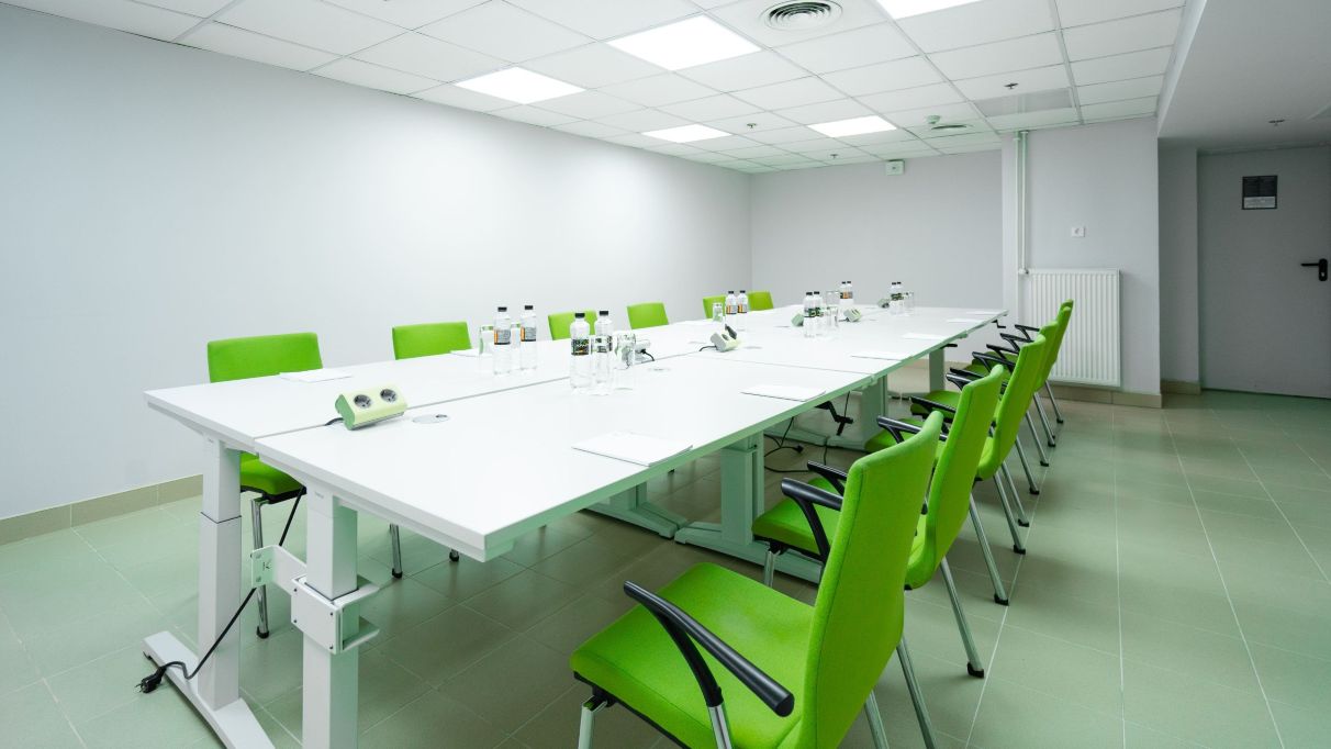 Конференц-зали в укритті готель Holiday Inn Київ Організація конференцій від івент агенція Київ