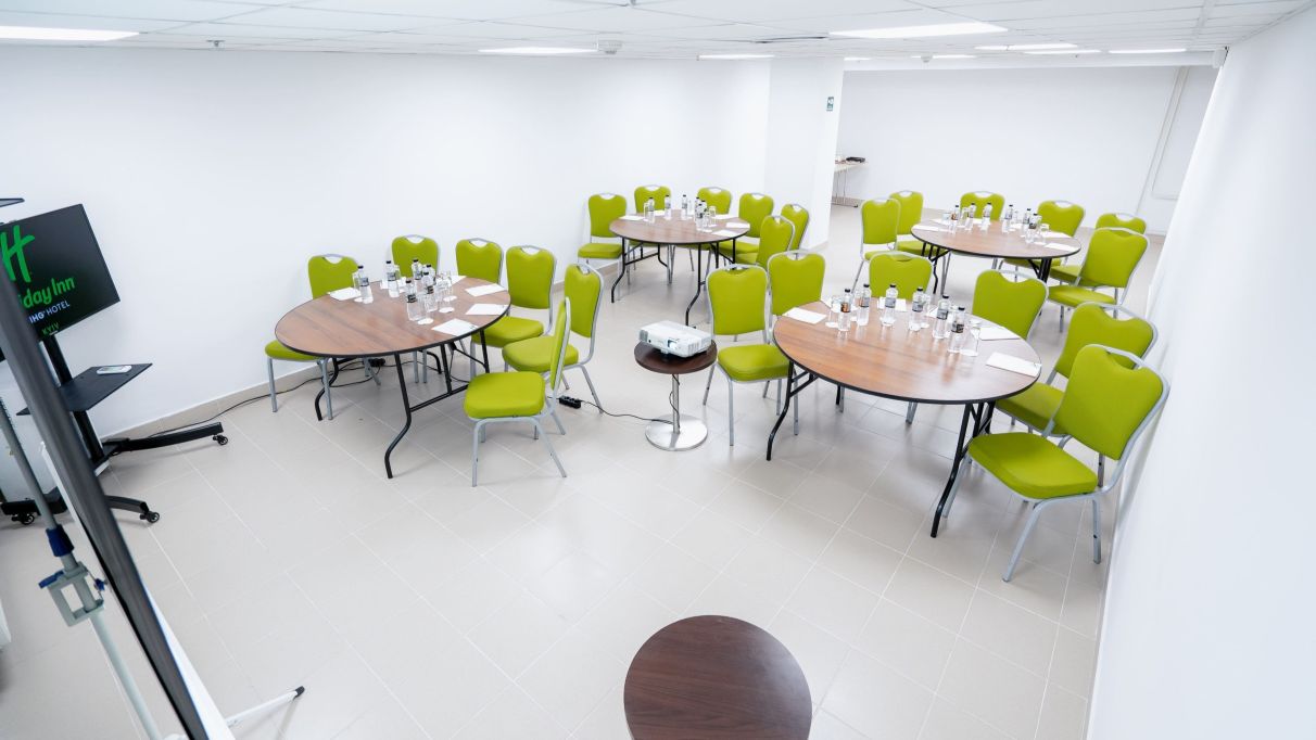 Конференц-зали в укритті готель Holiday Inn Київ Організація конференцій від івент агенція Київ