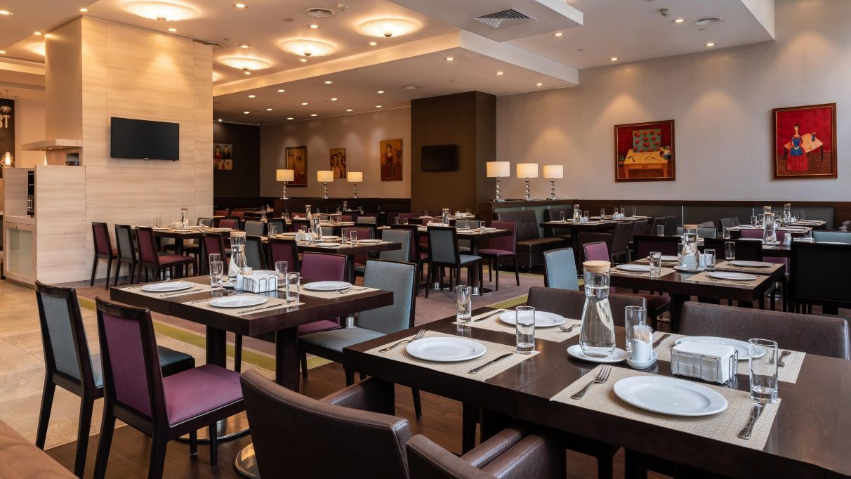 Ресторан Готелю Холідей Інн Київ Організація конференцій від Прищепкін Event-Team івент-агенції Київ