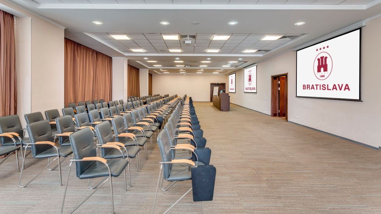 Організація конференцій в Києві та по Україні – зал Конгрес у готелі Братислава