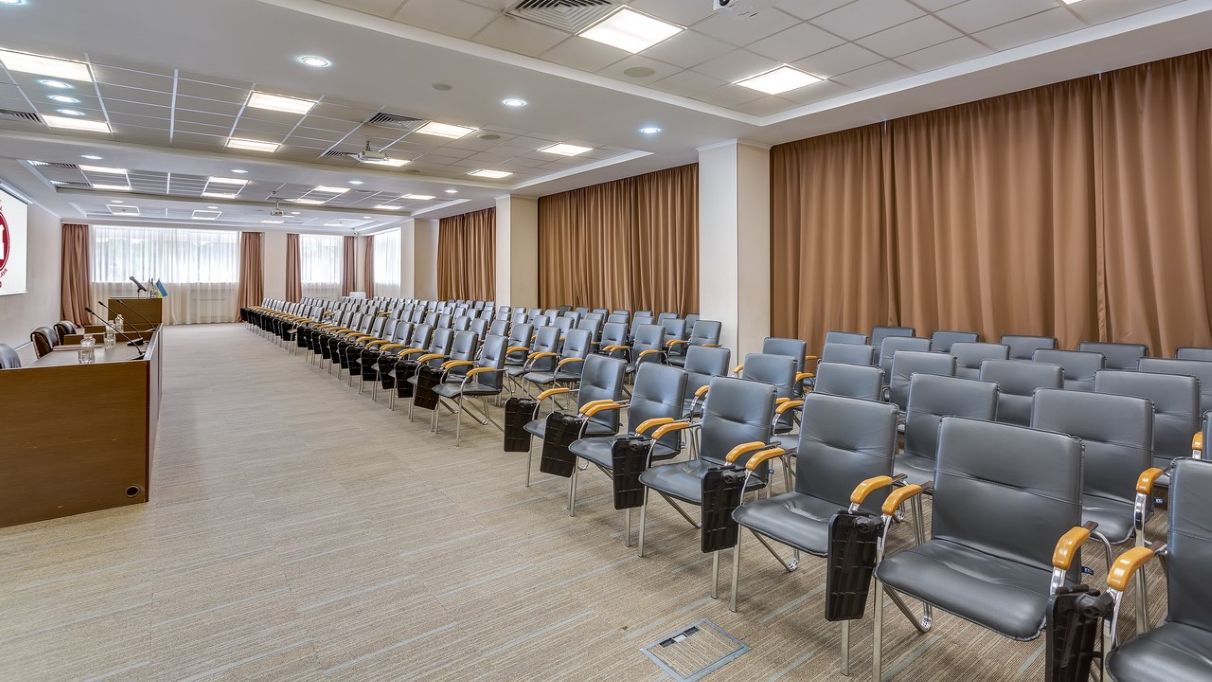 Організація конференцій в Києві та по Україні – зал Конгрес у готелі Братислава