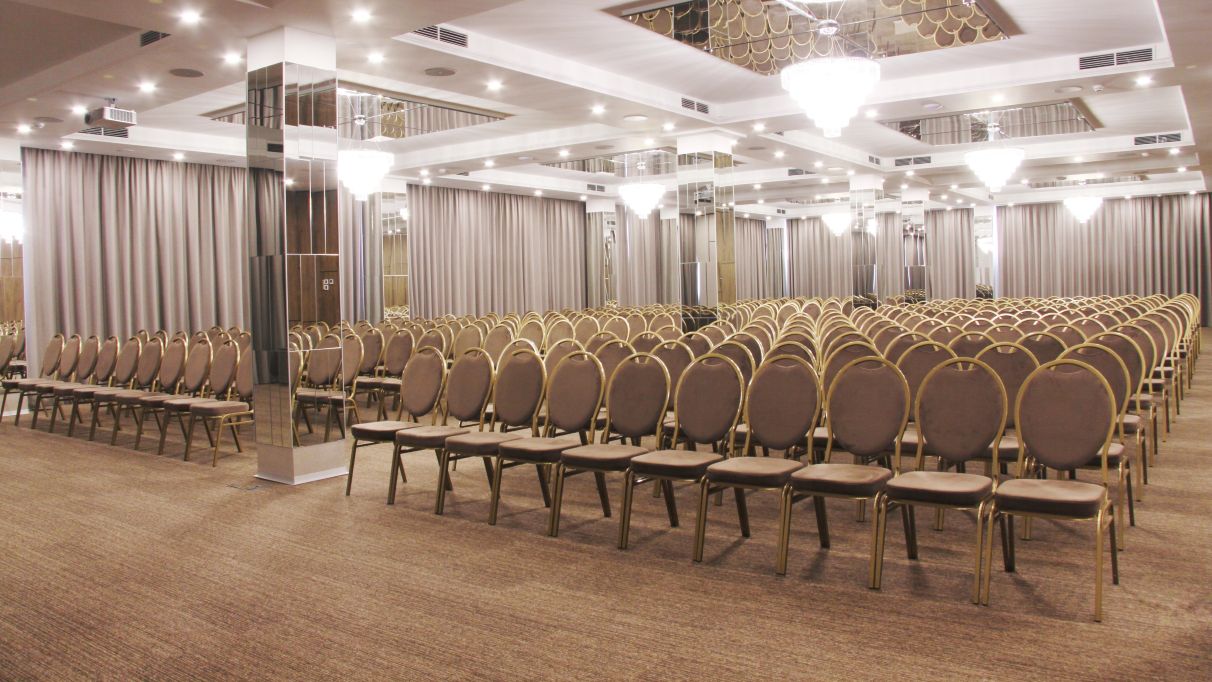 Конференц-сервіс Київ – зал Сенатор у готелі Братислава для масштабних подій