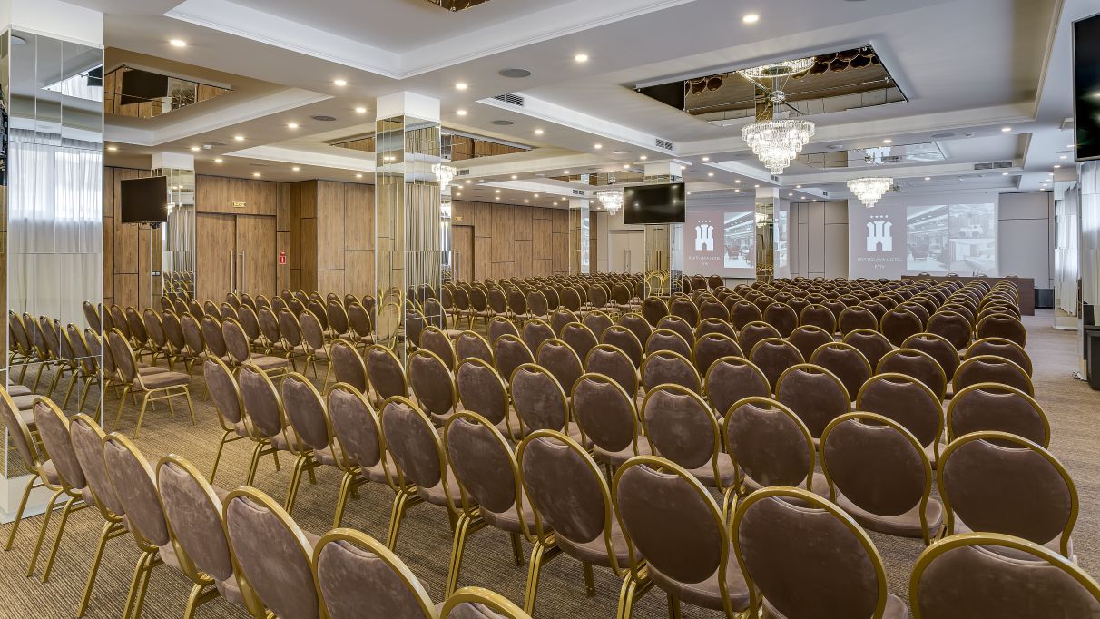 Конференц-сервіс Київ – зал Сенатор у готелі Братислава для масштабних подій