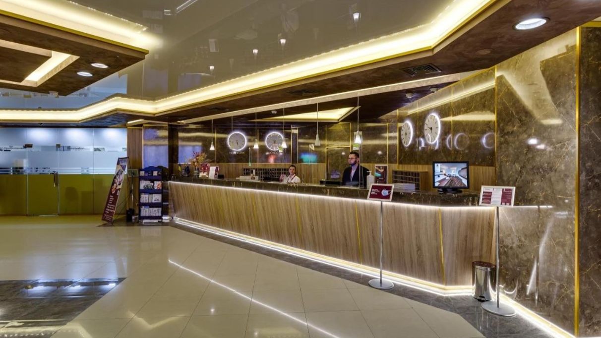 Організація конференцій в Києві – готель Братислава. Рецепція готелю