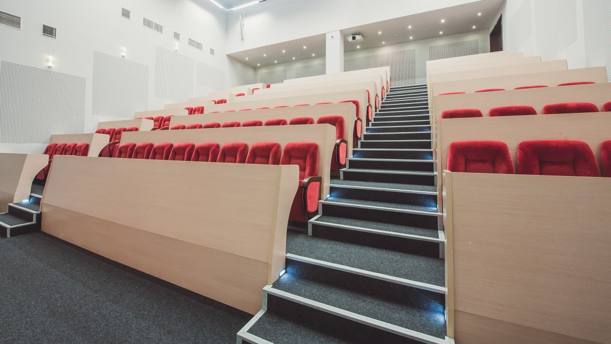 Просторий конференц-зал Аудиторія для конференц-сервісу у Києві