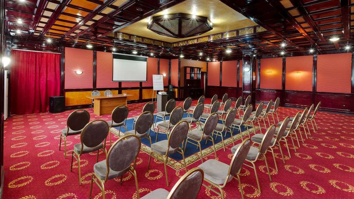 Конференц-сервіс Київ – сучасний зал Red для подій з технічним супроводом