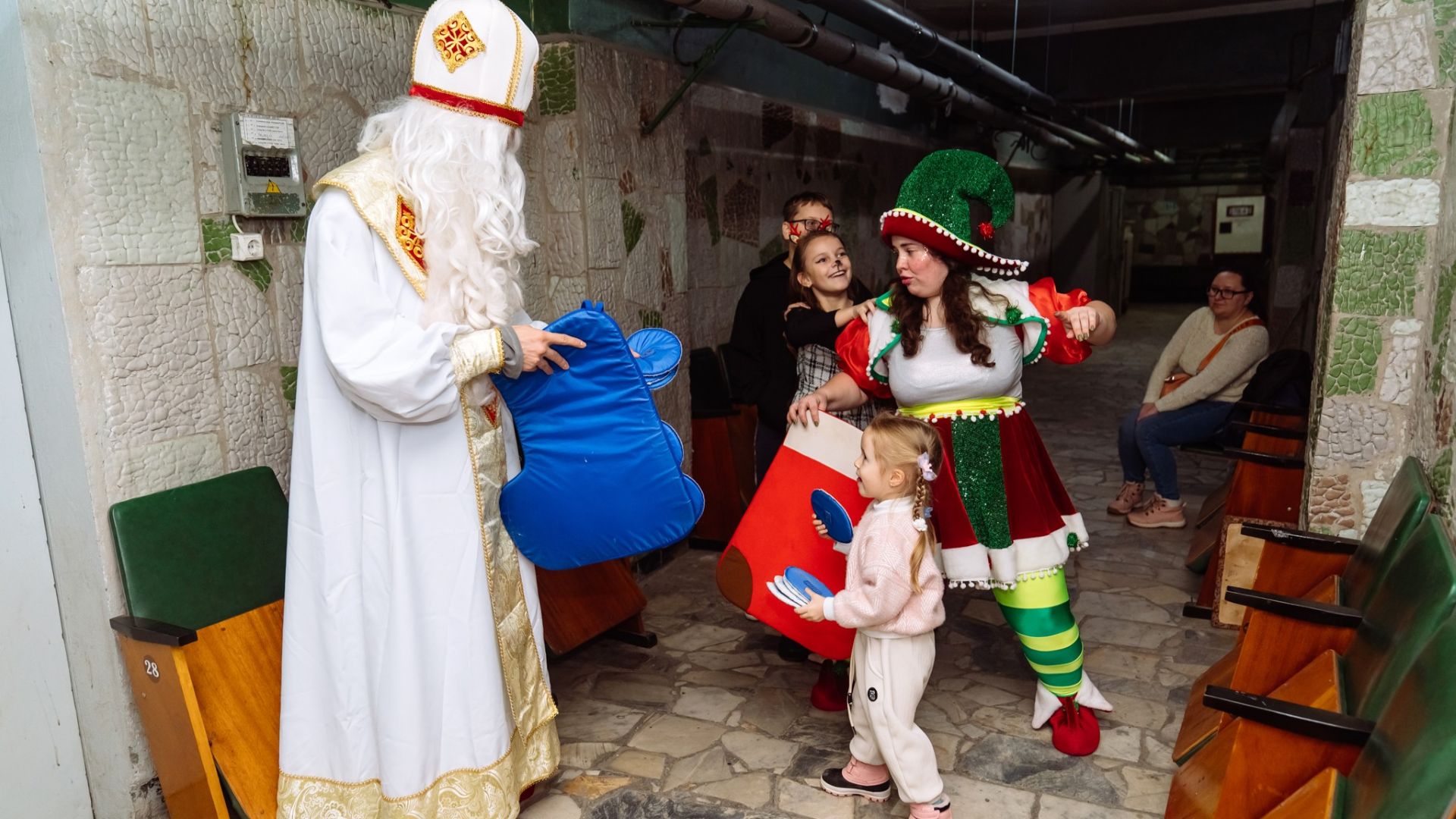 Дитячий майданчик із аніматорами на новорічному івенті